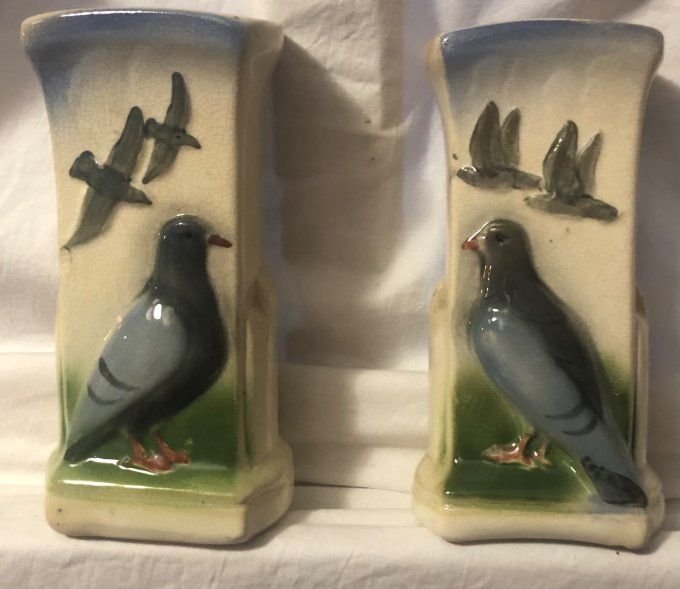 Horloge Vintage décors chasse  pigeons Sarreguemines avec 2 vases