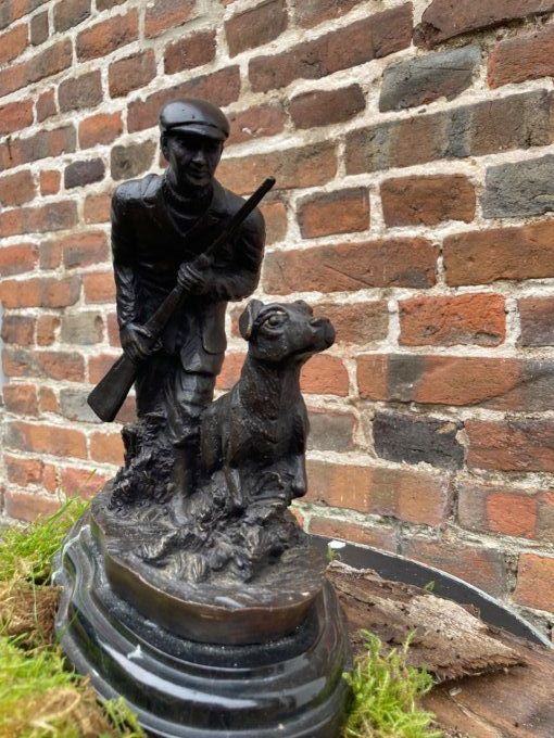 Bronze chasseur et son chien à l’affut